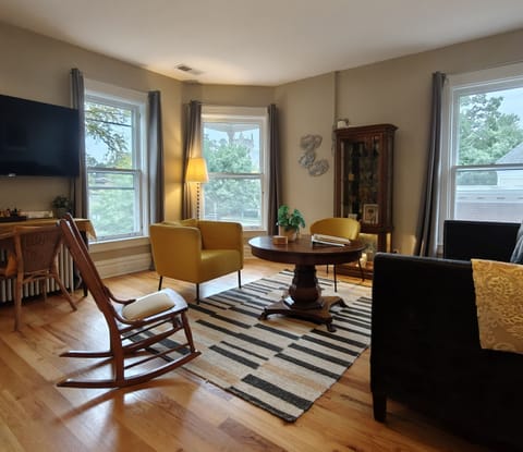 Living Roo: The oak floors of this historic home give the living room a cozy, yet elegant feel. The room holding a 55 Inch TV, Gig Speed Internet and Mini Pool Table overlooks Oak Park Avenue .