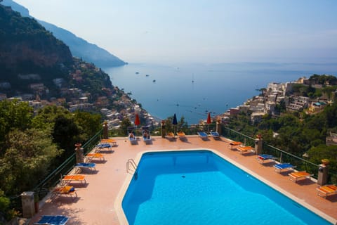 Pool vith view