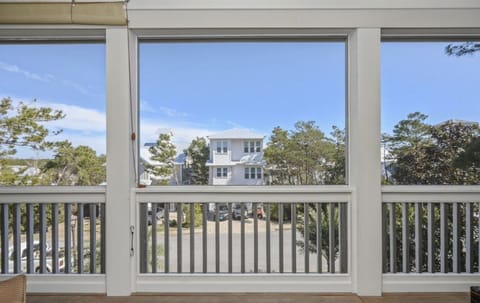 Screened porch off primary bedroom