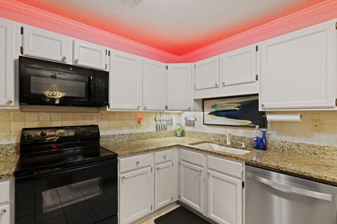 Kitchen: Fully stocked! Paper/Plastic/Cleaning Supplies, foil, baggies.