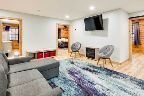 Pineville Vacation Rental | 3BR | 2BA | 1,400 Sq Ft | 2-Step Entry