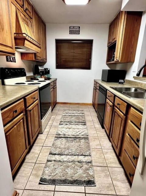 Chalet in the Smokies' fully equipped kitchen