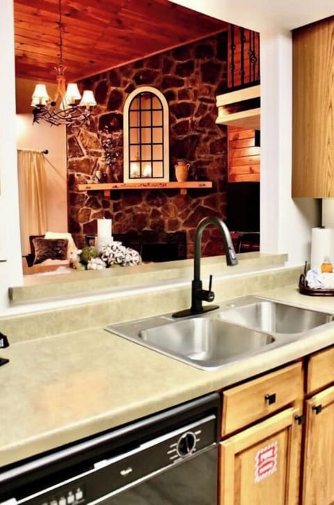 Chalet in the Smokies' fully equipped kitchen