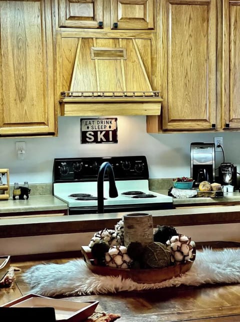 Chalet in the Smokies' fully equipped kitchen