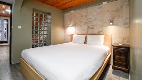 The bed comes with a comfortable set of bed linen ensuring you sleep well throughout your stay! #bedroom #lovely #vacations