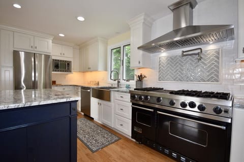 Kitchen with Viking 6 burner stove &  two stools at island