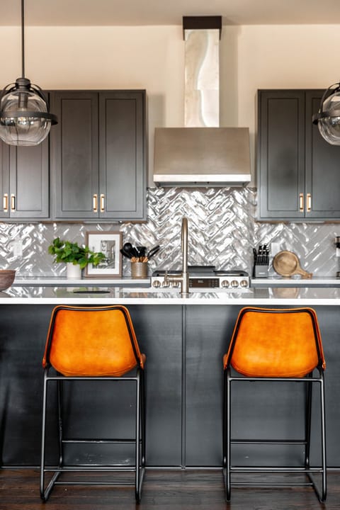 2nd Floor: Fully equipped kitchen featuring stainless steel appliances and a kitchen island with bar seating for 4 guests.