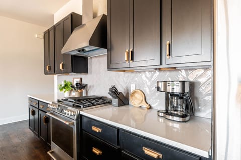 2nd Floor: Fully equipped kitchen featuring stainless steel appliances and a kitchen island with bar seating for 4 guests.