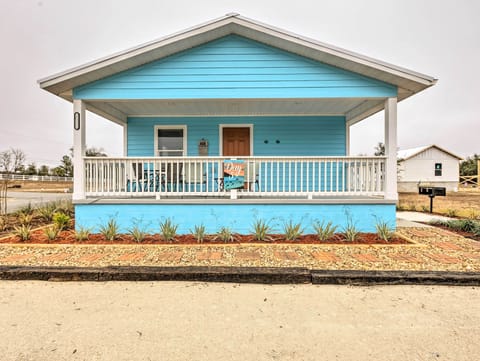 Steinhatchee Vacation Rental | 2BR | 2BA | 864 Sq Ft | Stairs to Enter