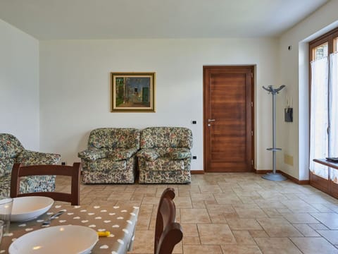 Furniture, Table, Building, Door, Wood, Interior Design, Comfort, Hall, Flooring, Picture Frame