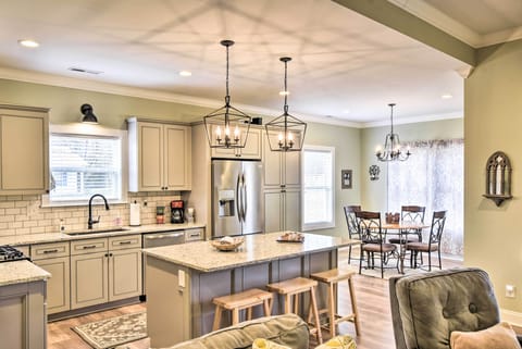 Fully Equipped Kitchen | Main Level | Dishwasher