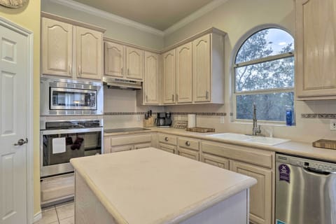 Kitchen | 2-In-1 Keurig & Drip Coffee Maker