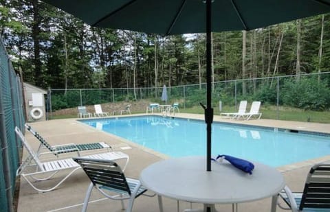 Enjoy the outdoor swimming pool!