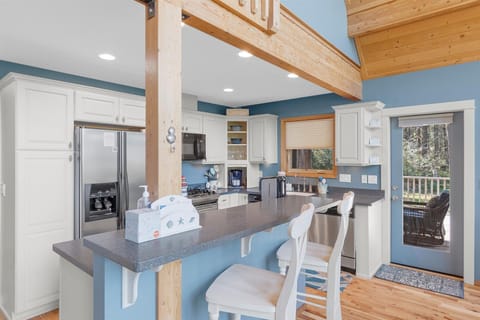 Fully stocked kitchen for all your cooking needs