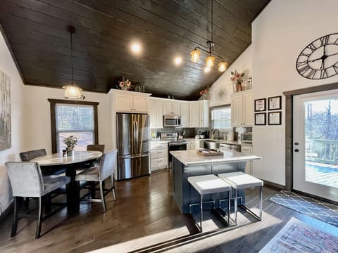 Kitchen/Dining combo plus island