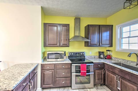 Kitchen | Dishware/Flatware | Blender | Crockpot | High Chair