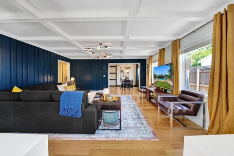 Refined living room with designer furniture & smart TV HBO, Disney+, HBOMax +++, a luxury Fort Lauderdale vacation rental.”

#doublerainbowsuites
#superhost
#fortlauderdale
#airbnb
#sebatainbeach
#fortlauderdale
#wiltonmannors
#BallingOntheBeach
