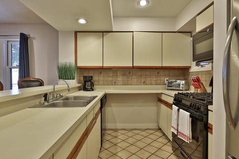 Fully equipped kitchen with plenty of counterspace.