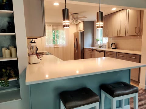 Overhanging kitchen counter, perfect for a glass of wine