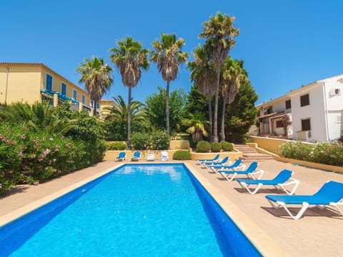 Plant, Water, Sky, Property, Swimming Pool, Building, Azure, Blue, Body Of Water, Tree