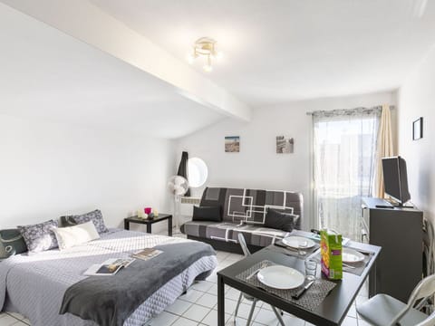 Table, Property, Furniture, Comfort, Picture Frame, Window, Building, Architecture, Interior Design