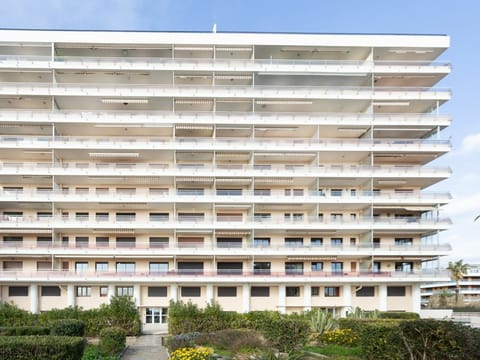 Building, Daytime, Sky, Plant, Window, Tower Block, Urban Design, Architecture, Condominium, Neighbourhood