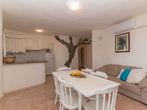Snow, Sky, Building, Window, Mountain, Wood, Slope, House, Leisure, Cottage