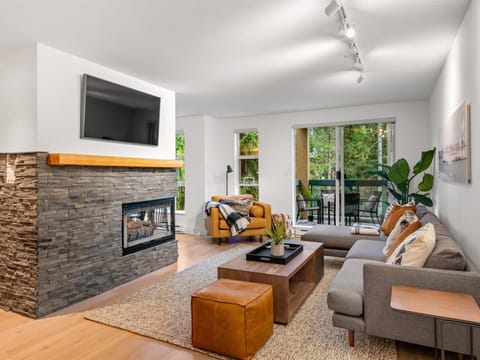 Snowbird 102 is beautifully renovated and decorated throughout. Samsung Art TV in living room, fireplace and patio