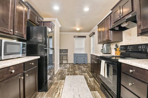 "We thoroughly enjoyed our extended stay at Wild Cascadia. The accommodations were comfortable and well-maintained" - Kathe