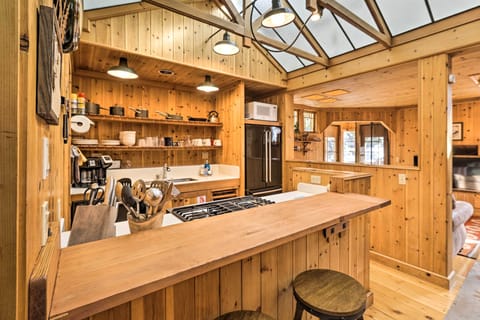 Kitchen | Main Level