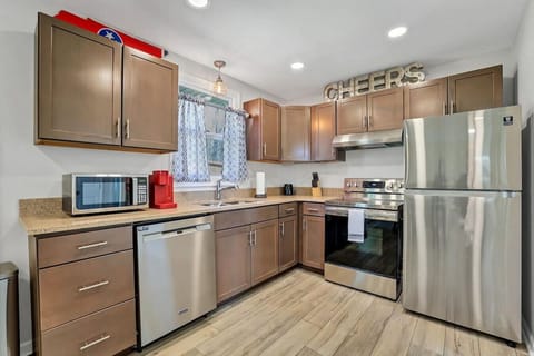 Fridge has ice maker in the freezer