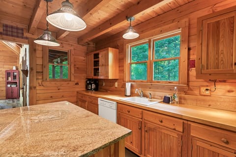 Sweet Retreat Fully Equipped Kitchen