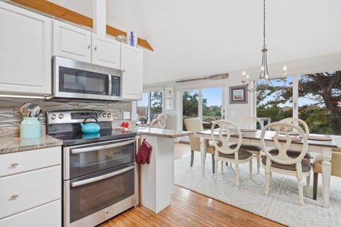 Kitchen - Fabulous views in all directions!