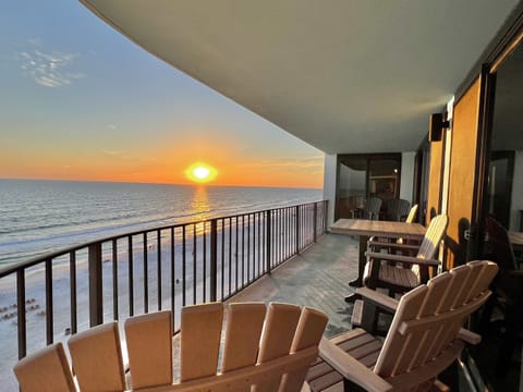 Spectacular Sunsets From This Balcony, 3 Bed/3 Bath, 2 Master Suites,
Sleeps 10