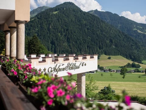 AlpenSchlössl family room - Hotel AlpenSchlössl Apartment in Salzburgerland