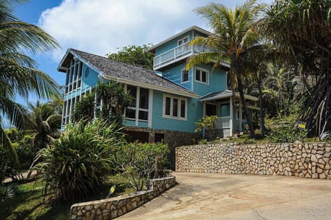 Ocean View 3-bedroom home in West Bay
