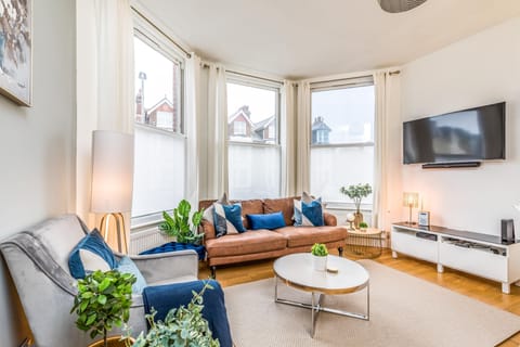 Bright and airy open plan room