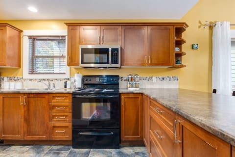 Fully equipped kitchen including spices, paper towel, coffee & tea as well as great cooking equipment