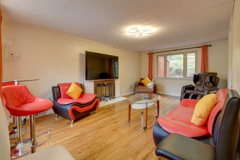 Pittsburgh Vacation Rental | 3BR | 1.5BA | 1,500 Sq Ft | Stairs Required