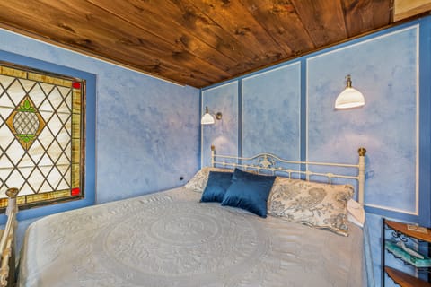 Here is your big comfy king size bed.