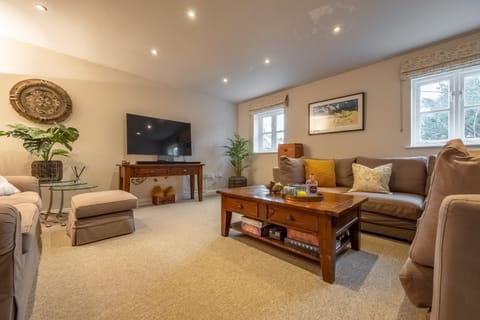 Blue Sky, Wells-next-the-Sea: A comfortable first floor sitting room