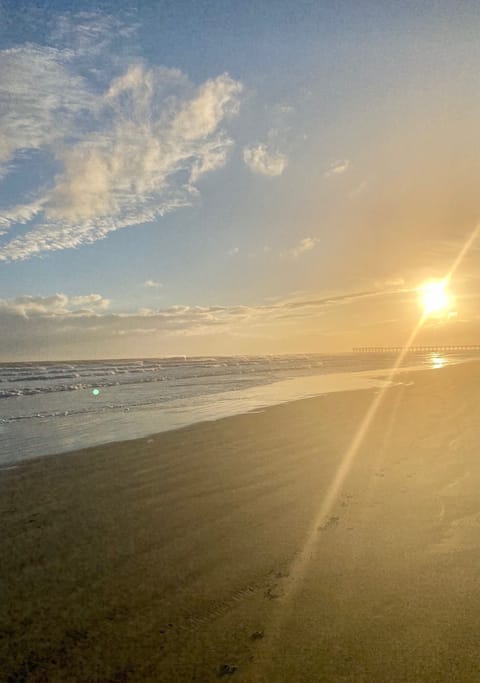 Sunset Beach- 4 minute walkable access