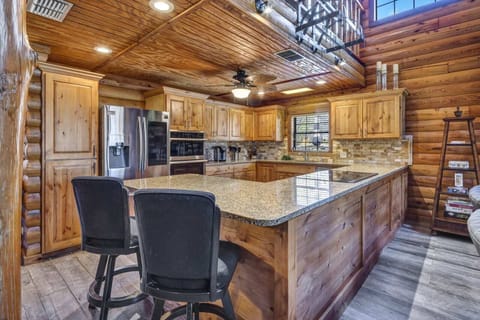 Fully stocked kitchen!