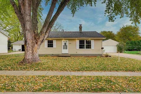 Quite neighborhood, driveway parking