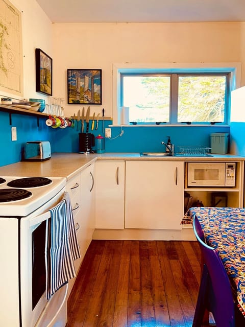 102025 MatauriBayRetreat ShearersCottage 10