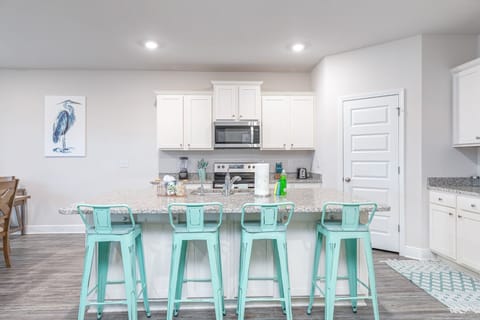 Bar stool seating in Kitchen
