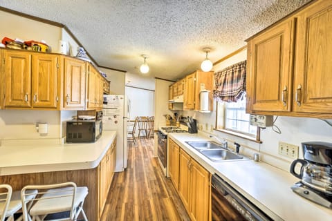 Kitchen | Coffee Maker | Blender | Toaster Oven