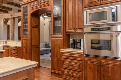 Ample storage space in the kitchen, a wonderful feature for ente
