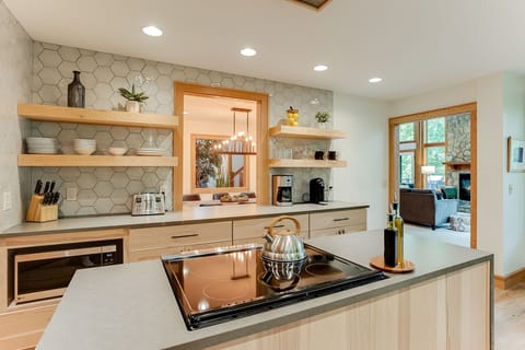 Newly remodeled kitchen with quartz countertops, Subzero fridge and eat-in area