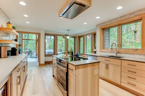 Newly remodeled kitchen with quartz countertops, Subzero fridge and eat-in area